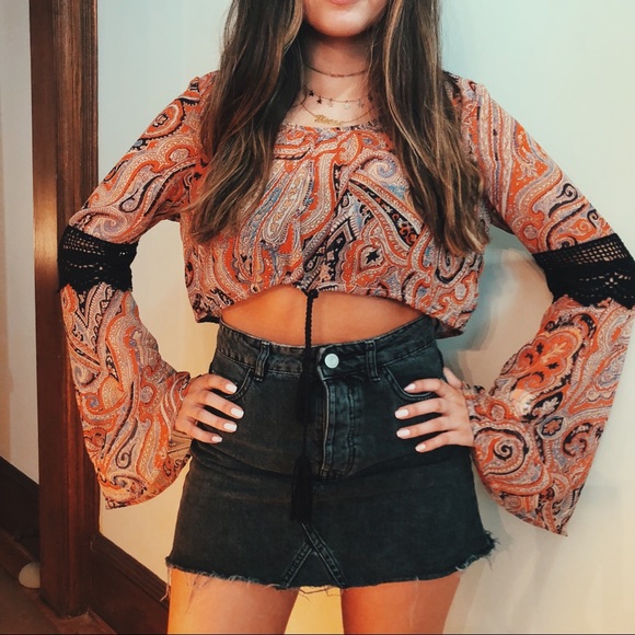 LF Tops - 💫2 for $48 | LF Millau Paisley Cropped Shirt